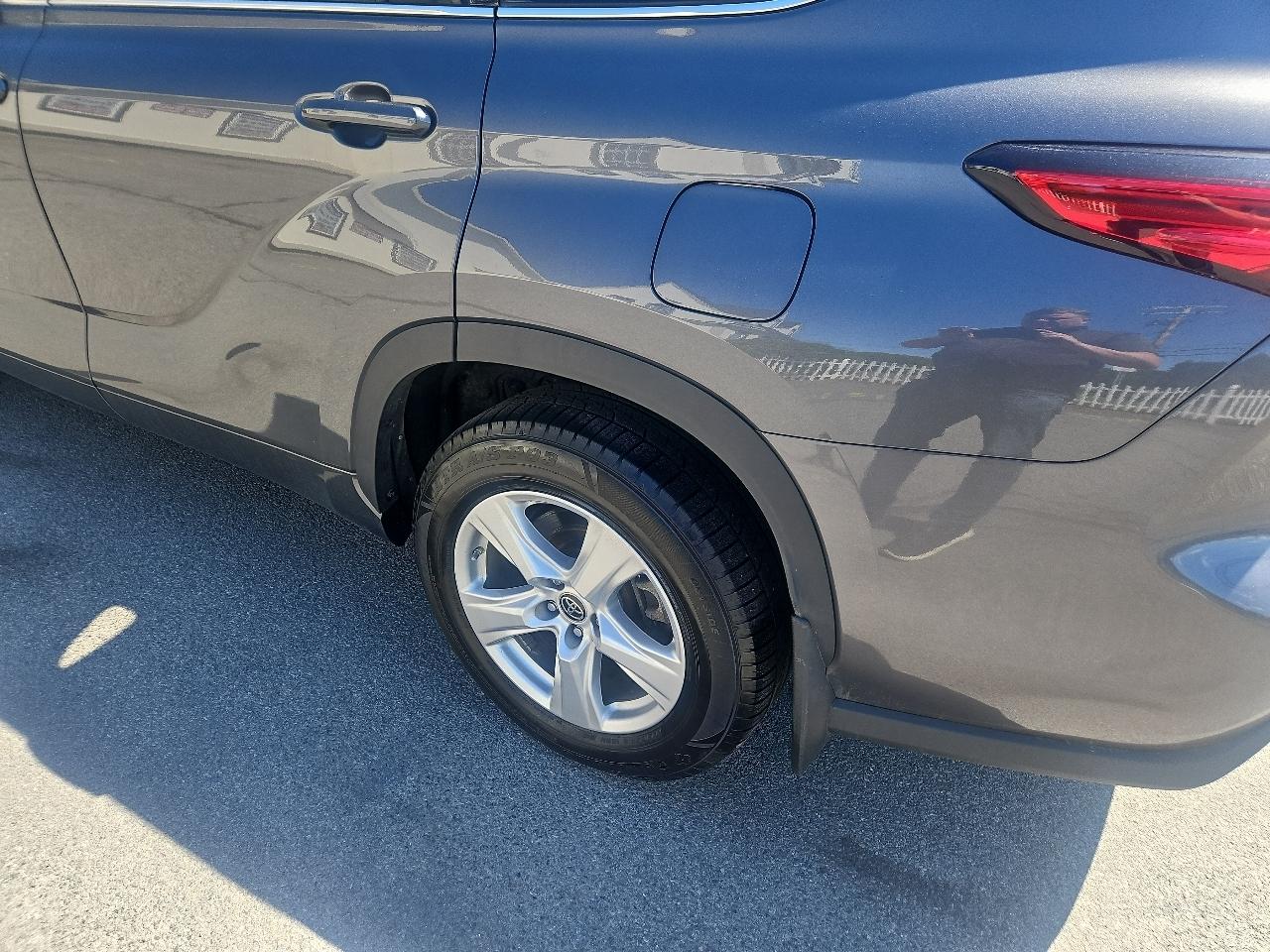 Toyota Highlander Hybrid LE AWD (Natl) 2021