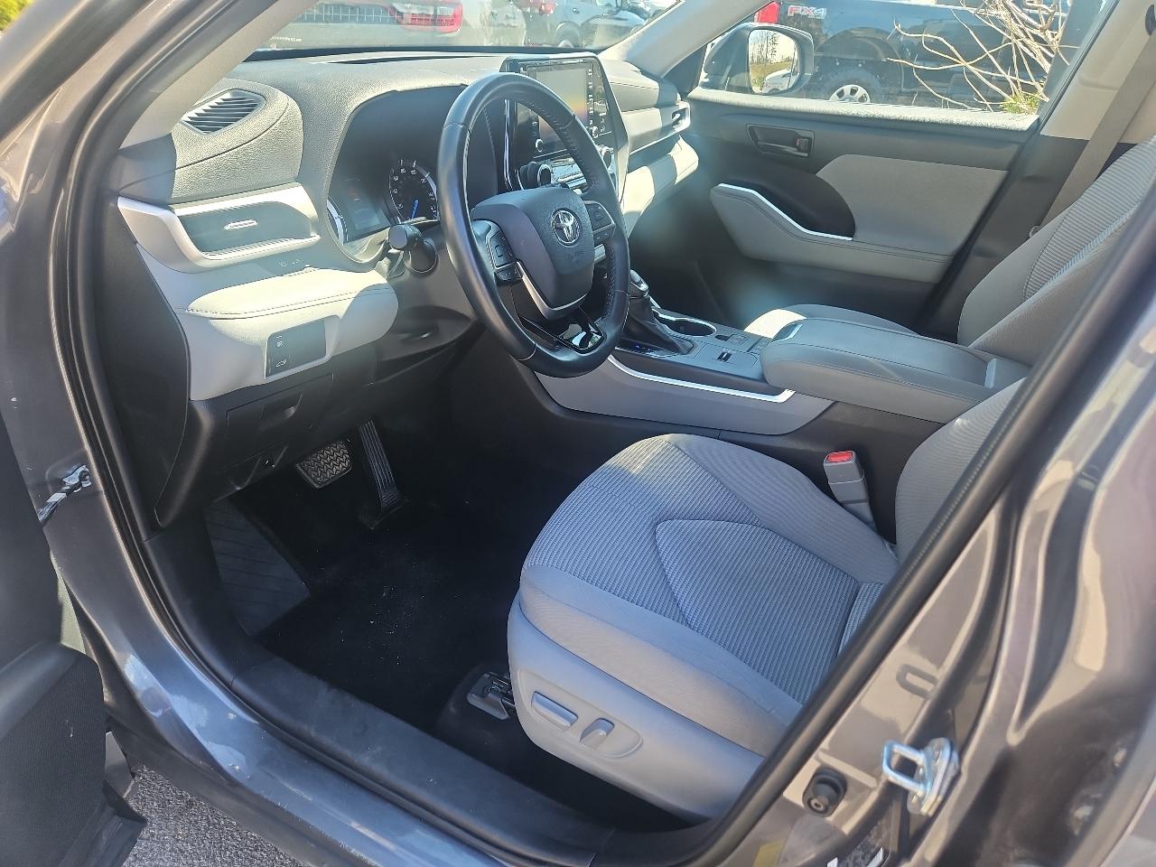 Toyota Highlander Hybrid LE AWD (Natl) 2021