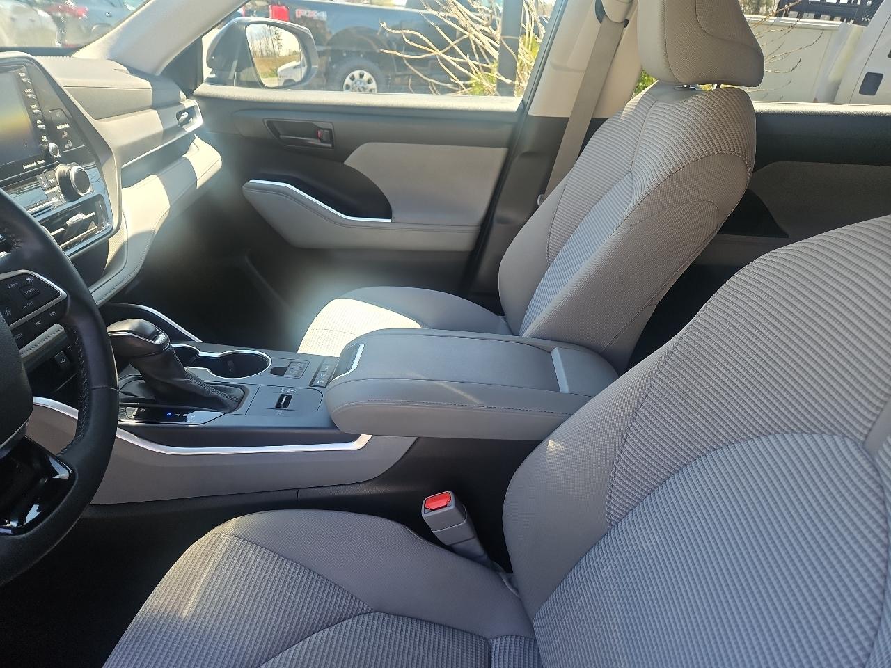 Toyota Highlander Hybrid LE AWD (Natl) 2021