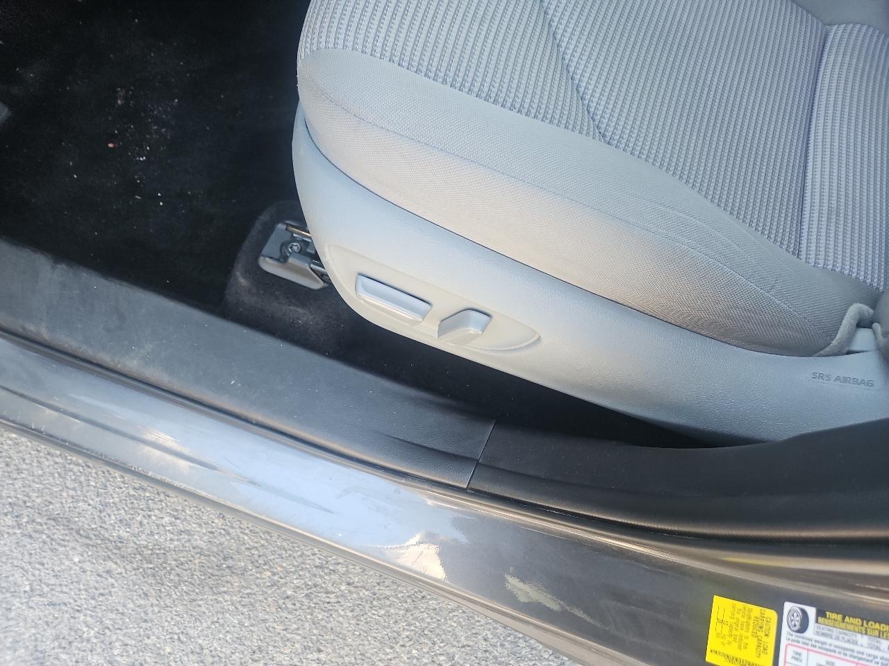 Toyota Highlander Hybrid LE AWD (Natl) 2021