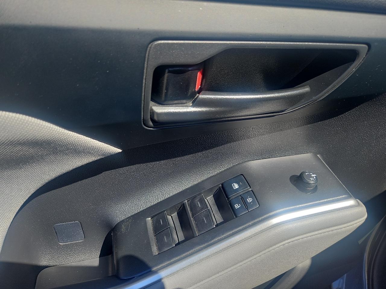 Toyota Highlander Hybrid LE AWD (Natl) 2021