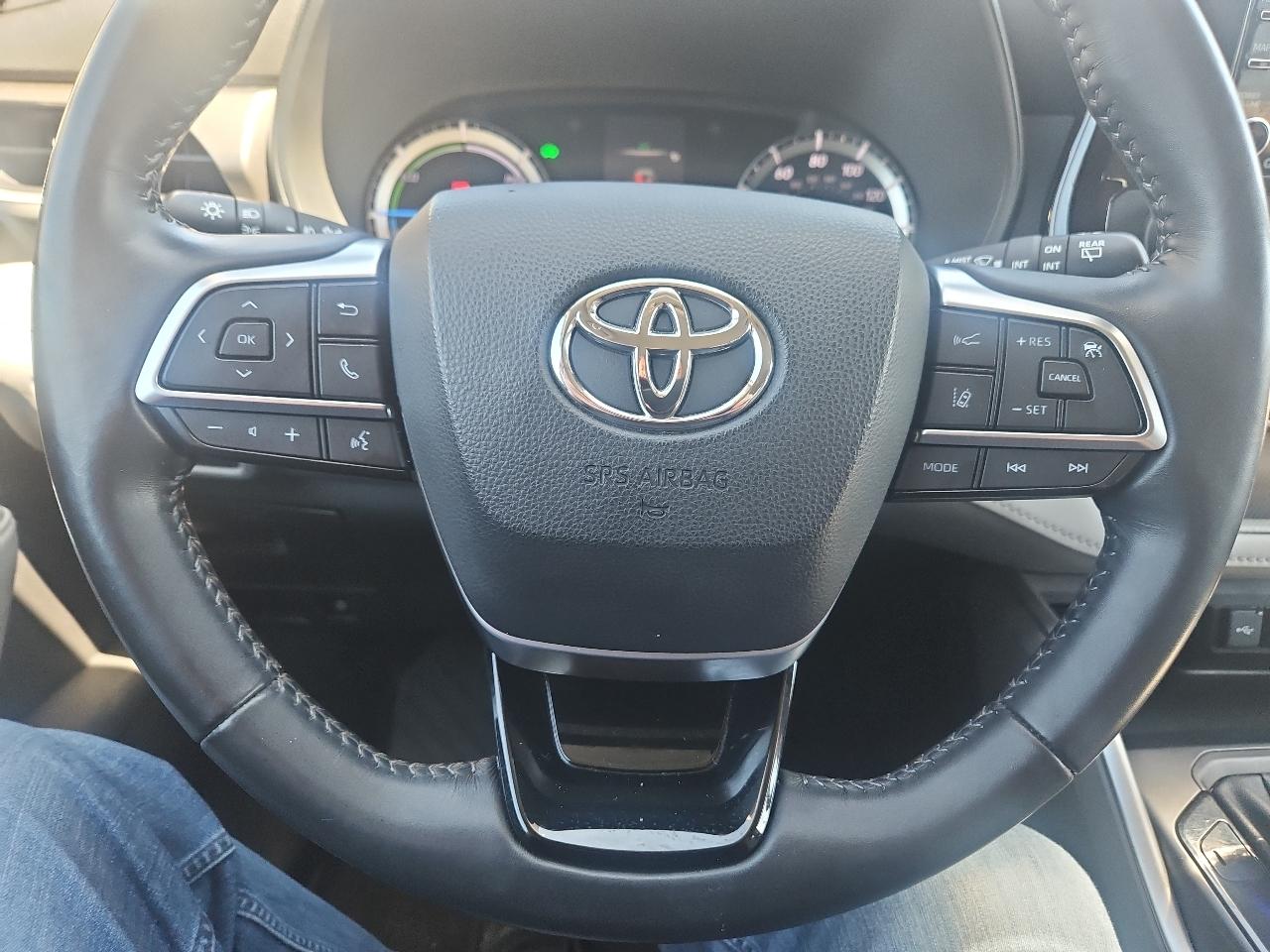 Toyota Highlander Hybrid LE AWD (Natl) 2021