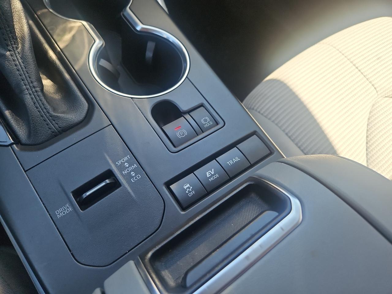 Toyota Highlander Hybrid LE AWD (Natl) 2021