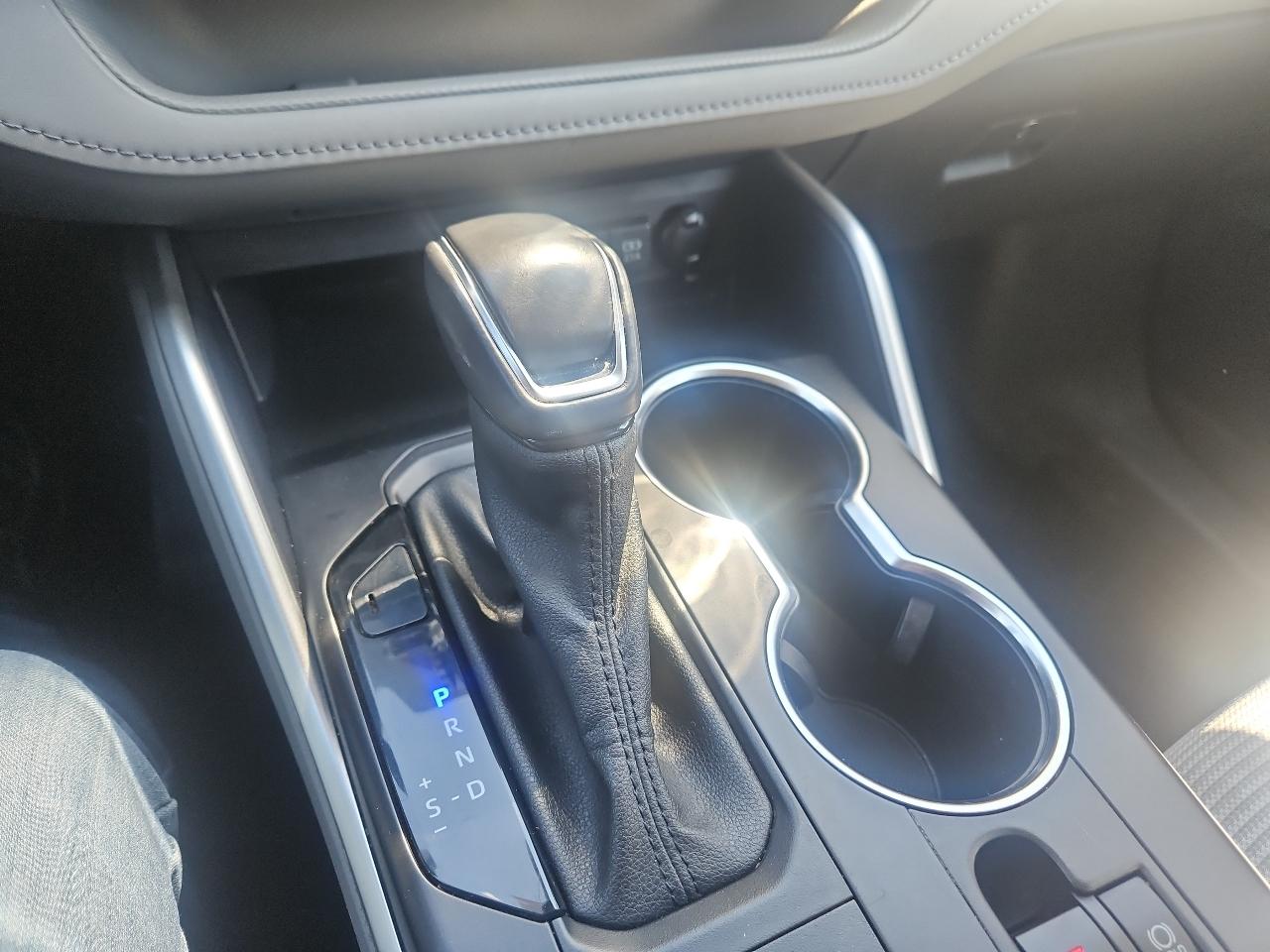 Toyota Highlander Hybrid LE AWD (Natl) 2021