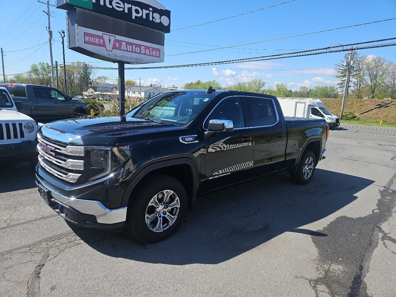 GMC Sierra 1500 4WD Crew Cab 157" SLE 2023