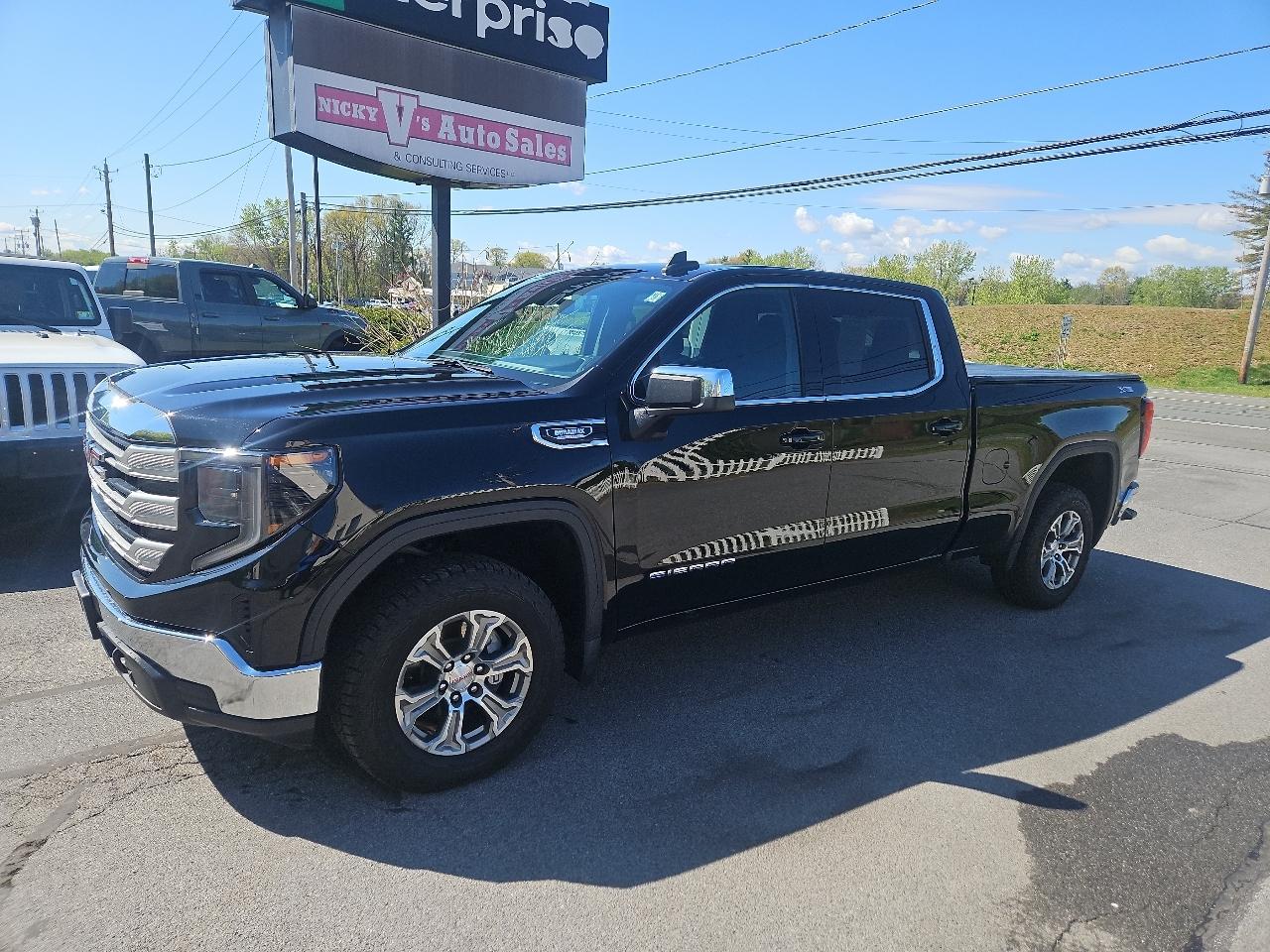 GMC Sierra 1500 4WD Crew Cab 157" SLE 2023