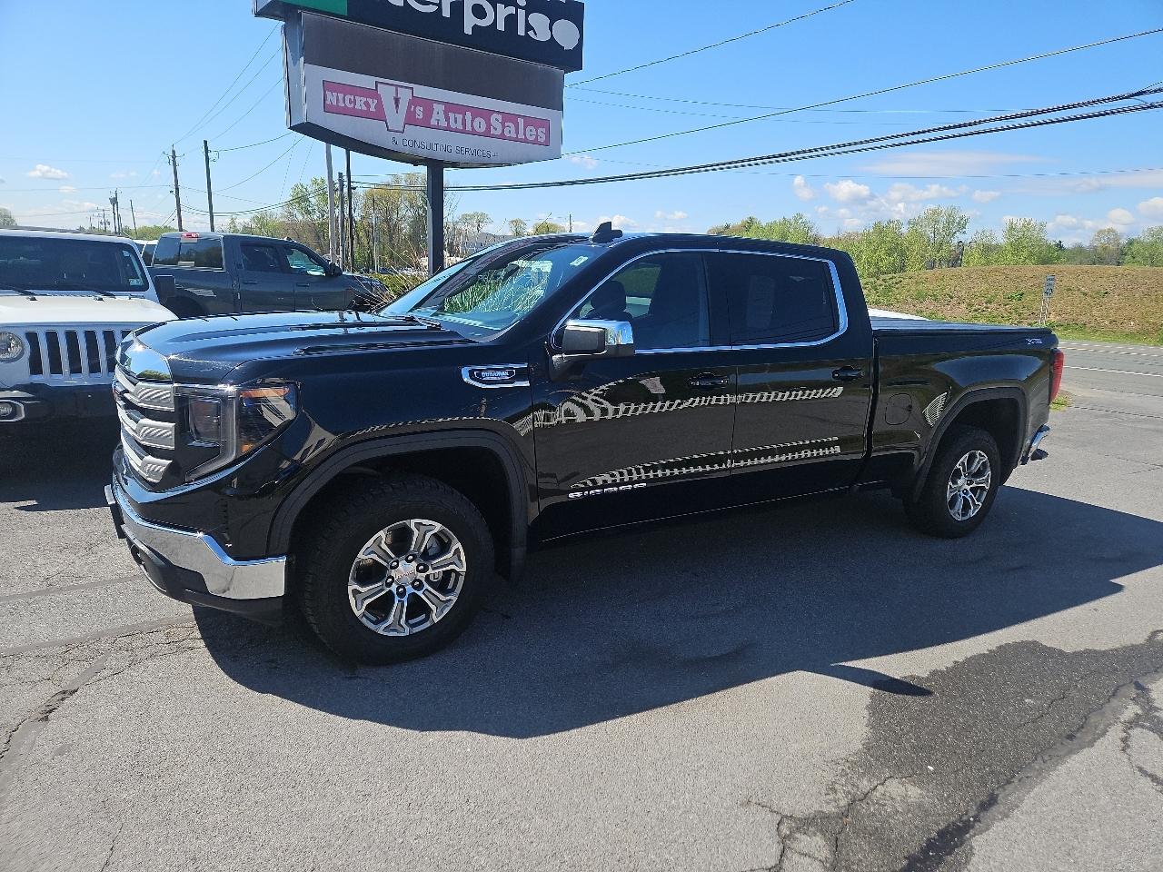 GMC Sierra 1500 4WD Crew Cab 157" SLE 2023