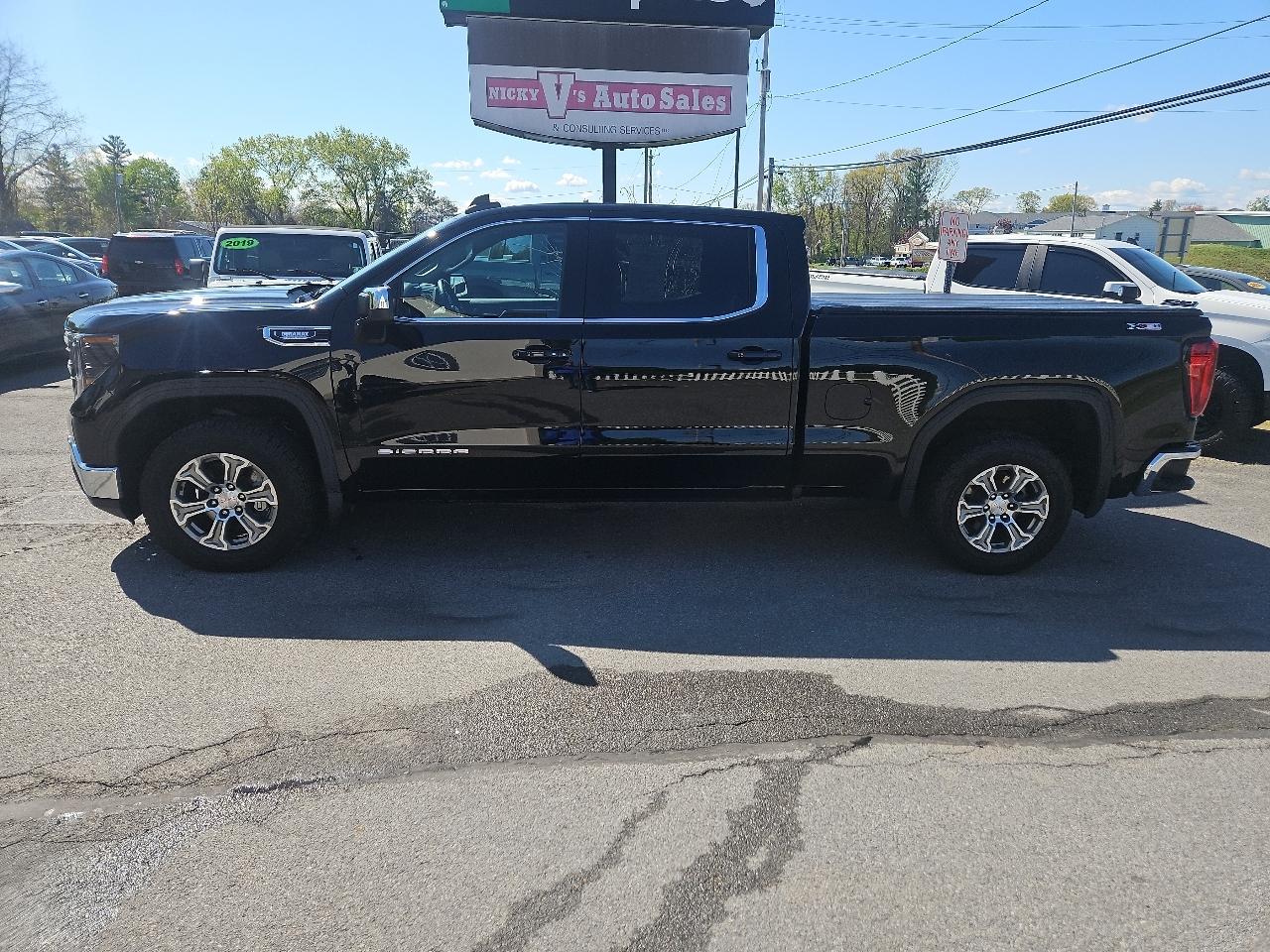GMC Sierra 1500 4WD Crew Cab 157" SLE 2023