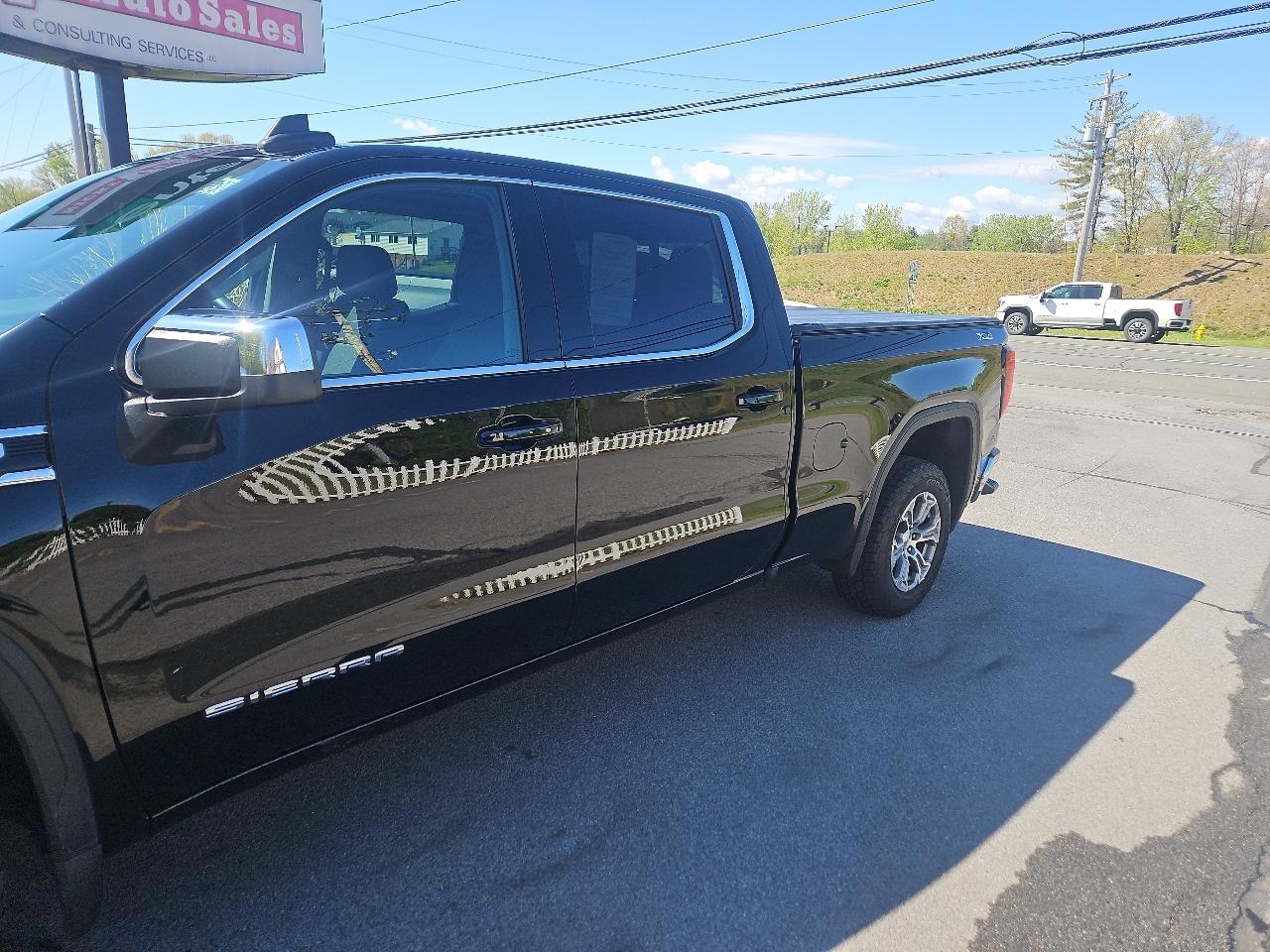 GMC Sierra 1500 4WD Crew Cab 157" SLE 2023
