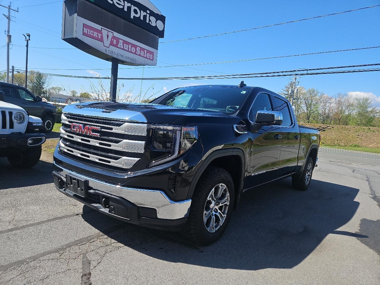 GMC Sierra 1500 4WD Crew Cab 157" SLE 2023