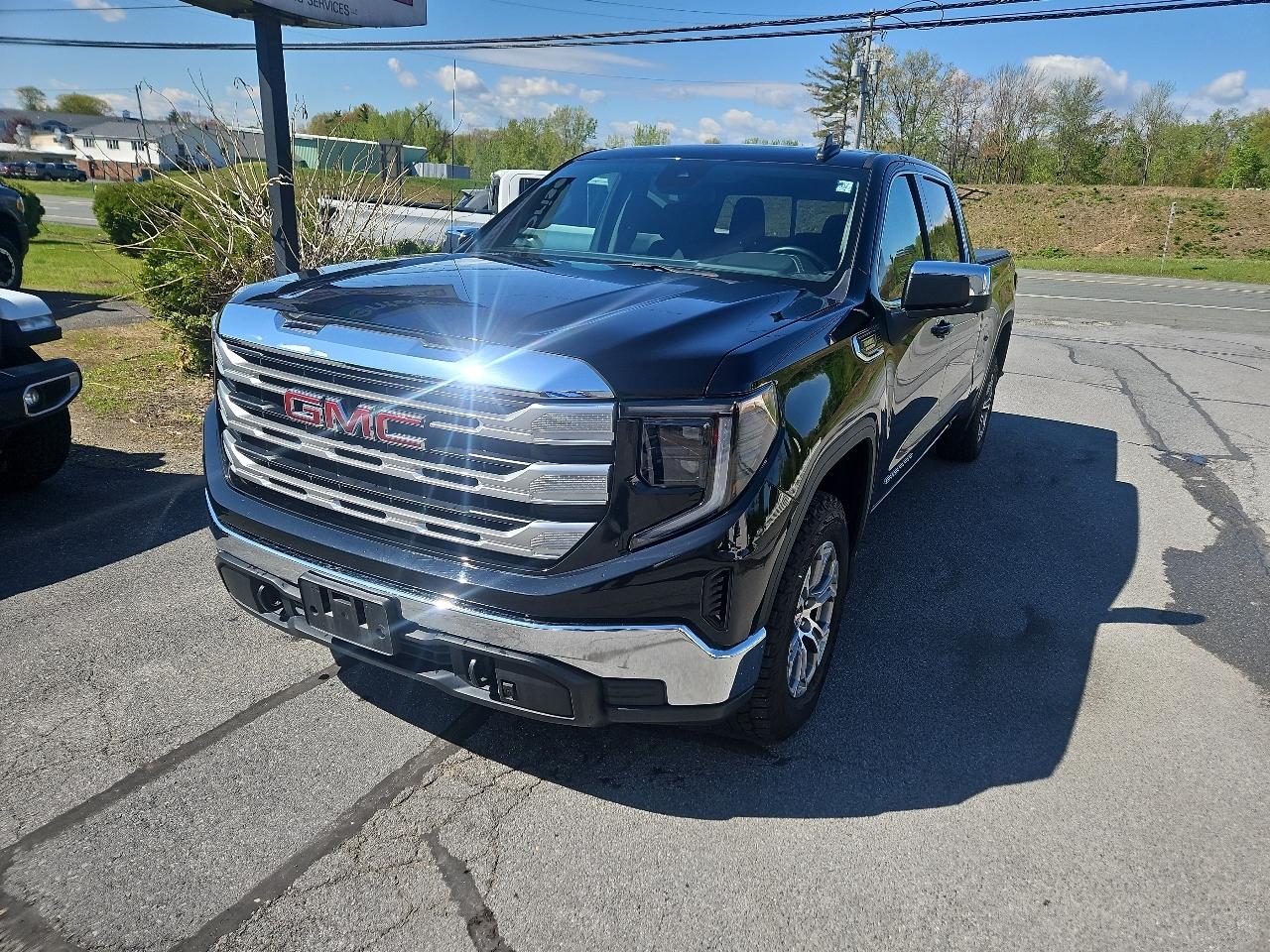 GMC Sierra 1500 4WD Crew Cab 157" SLE 2023
