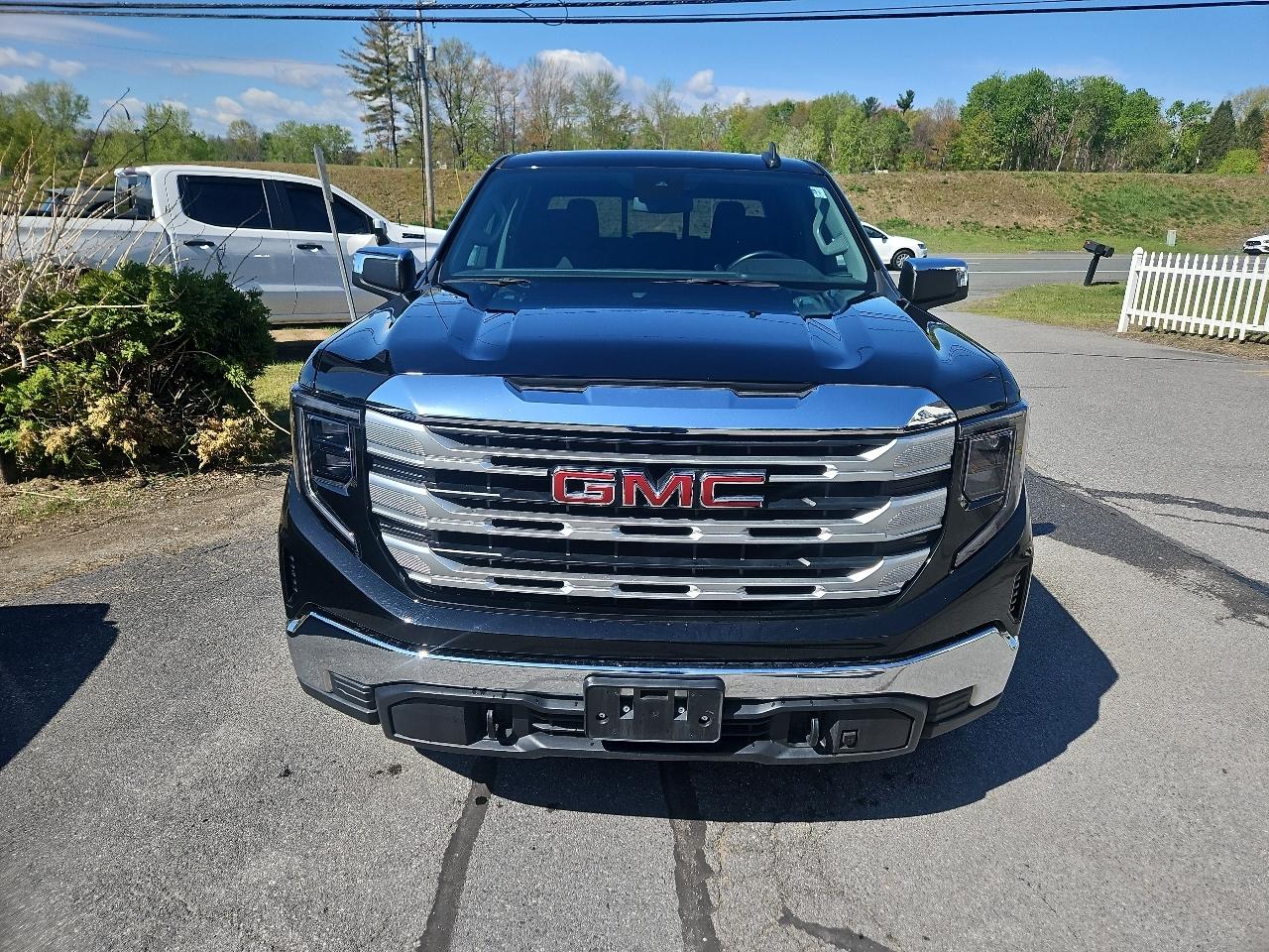 GMC Sierra 1500 4WD Crew Cab 157" SLE 2023