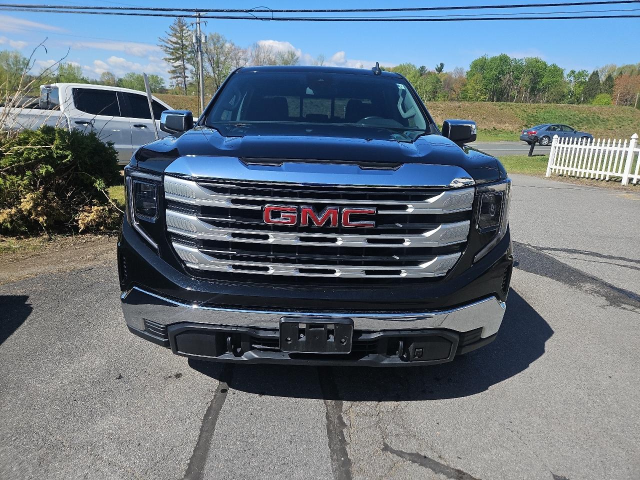 GMC Sierra 1500 4WD Crew Cab 157" SLE 2023
