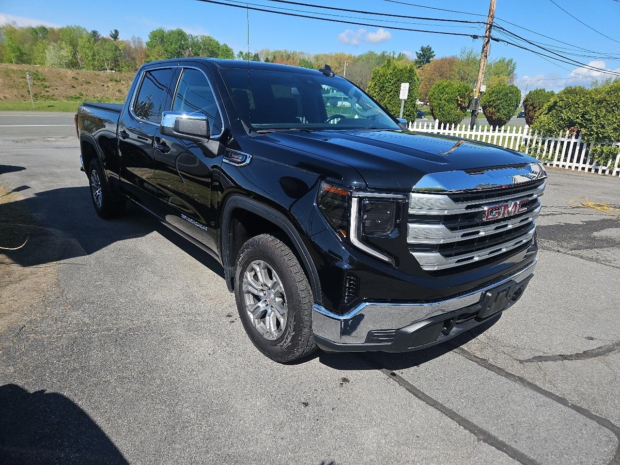 GMC Sierra 1500 4WD Crew Cab 157" SLE 2023