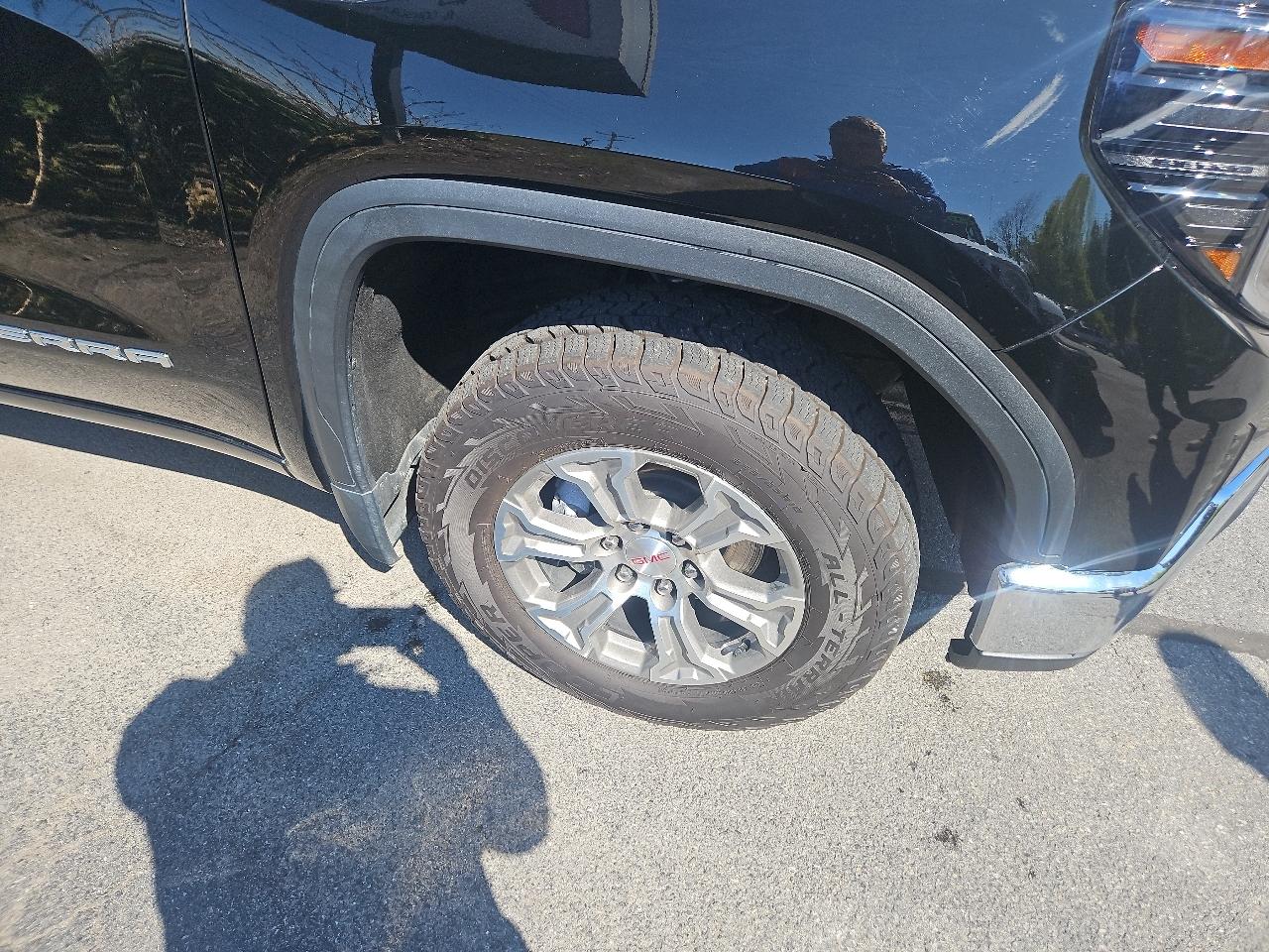 GMC Sierra 1500 4WD Crew Cab 157" SLE 2023