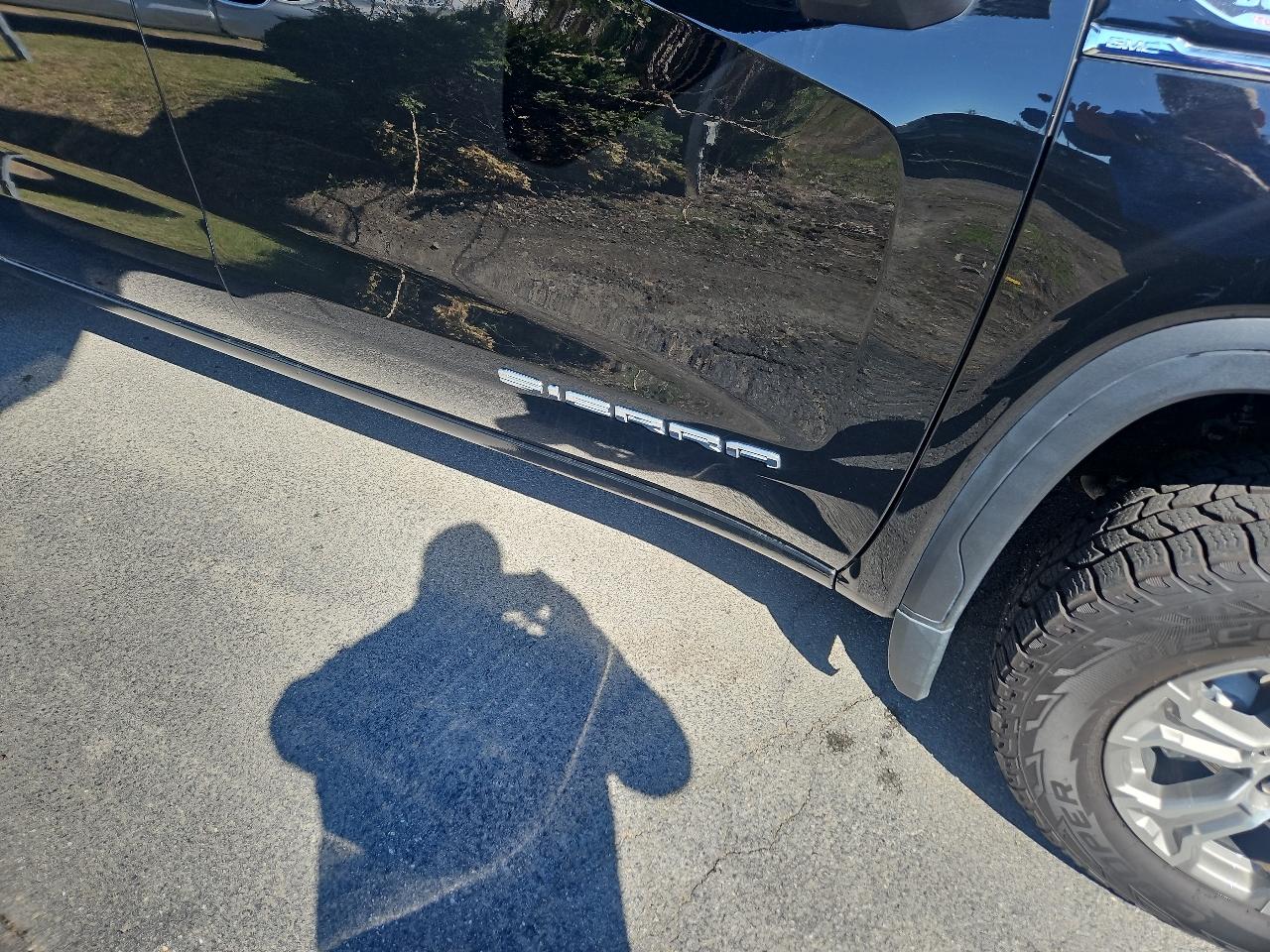 GMC Sierra 1500 4WD Crew Cab 157" SLE 2023
