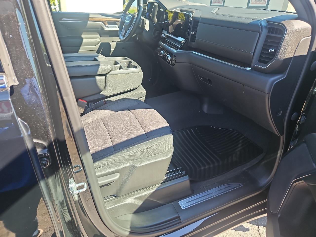 GMC Sierra 1500 4WD Crew Cab 157" SLE 2023