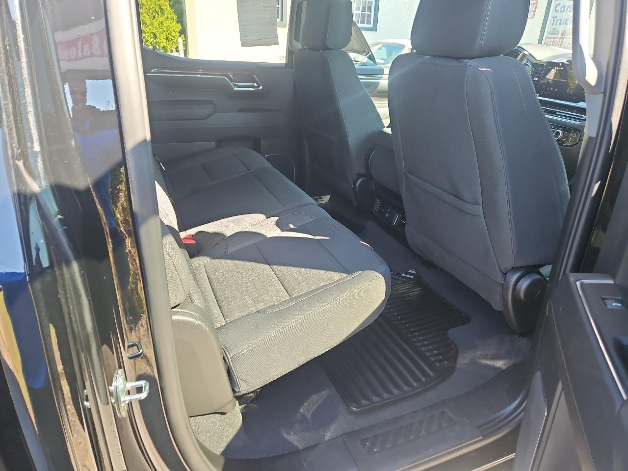 GMC Sierra 1500 4WD Crew Cab 157" SLE 2023