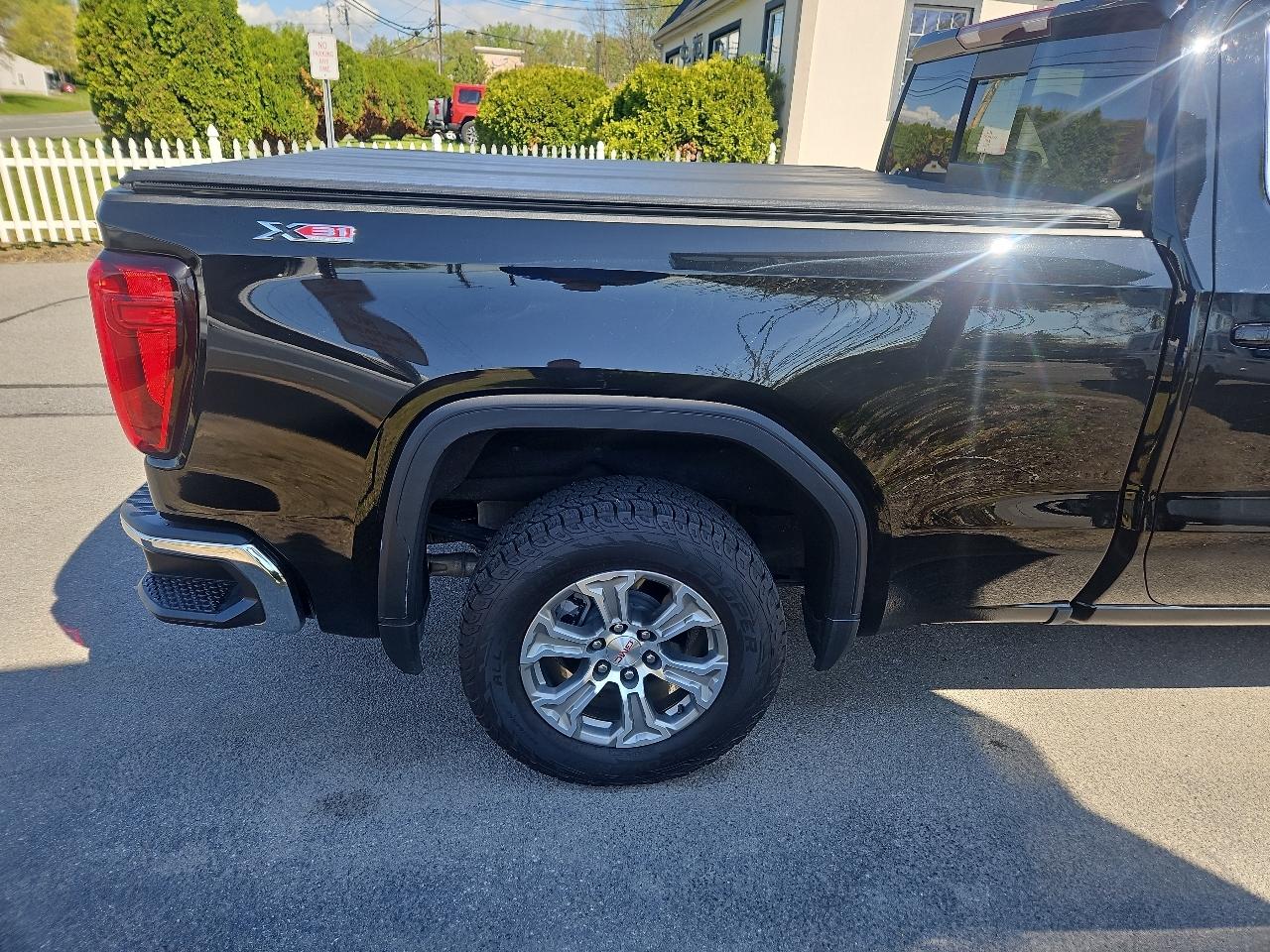 GMC Sierra 1500 4WD Crew Cab 157" SLE 2023