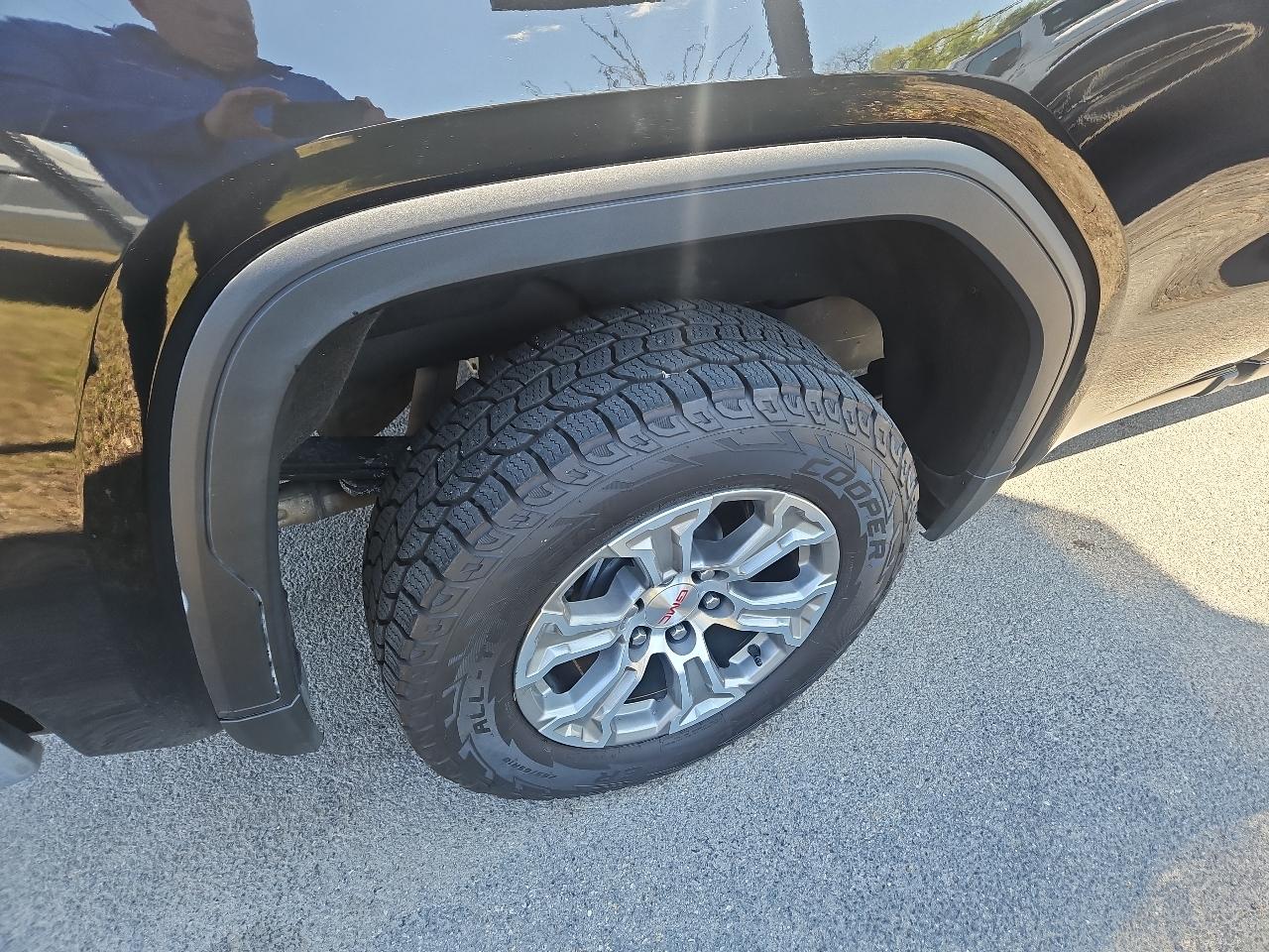GMC Sierra 1500 4WD Crew Cab 157" SLE 2023