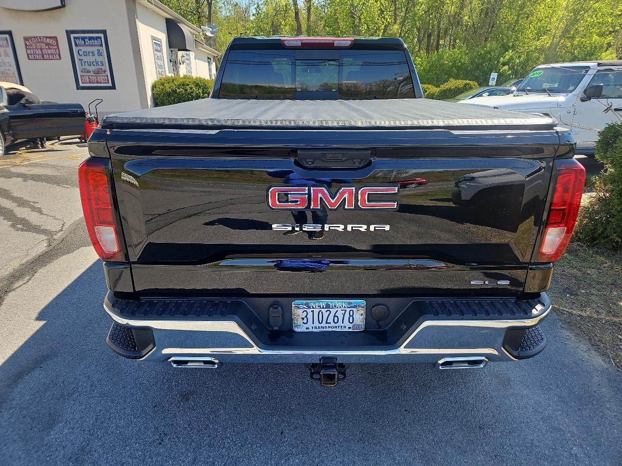 GMC Sierra 1500 4WD Crew Cab 157" SLE 2023