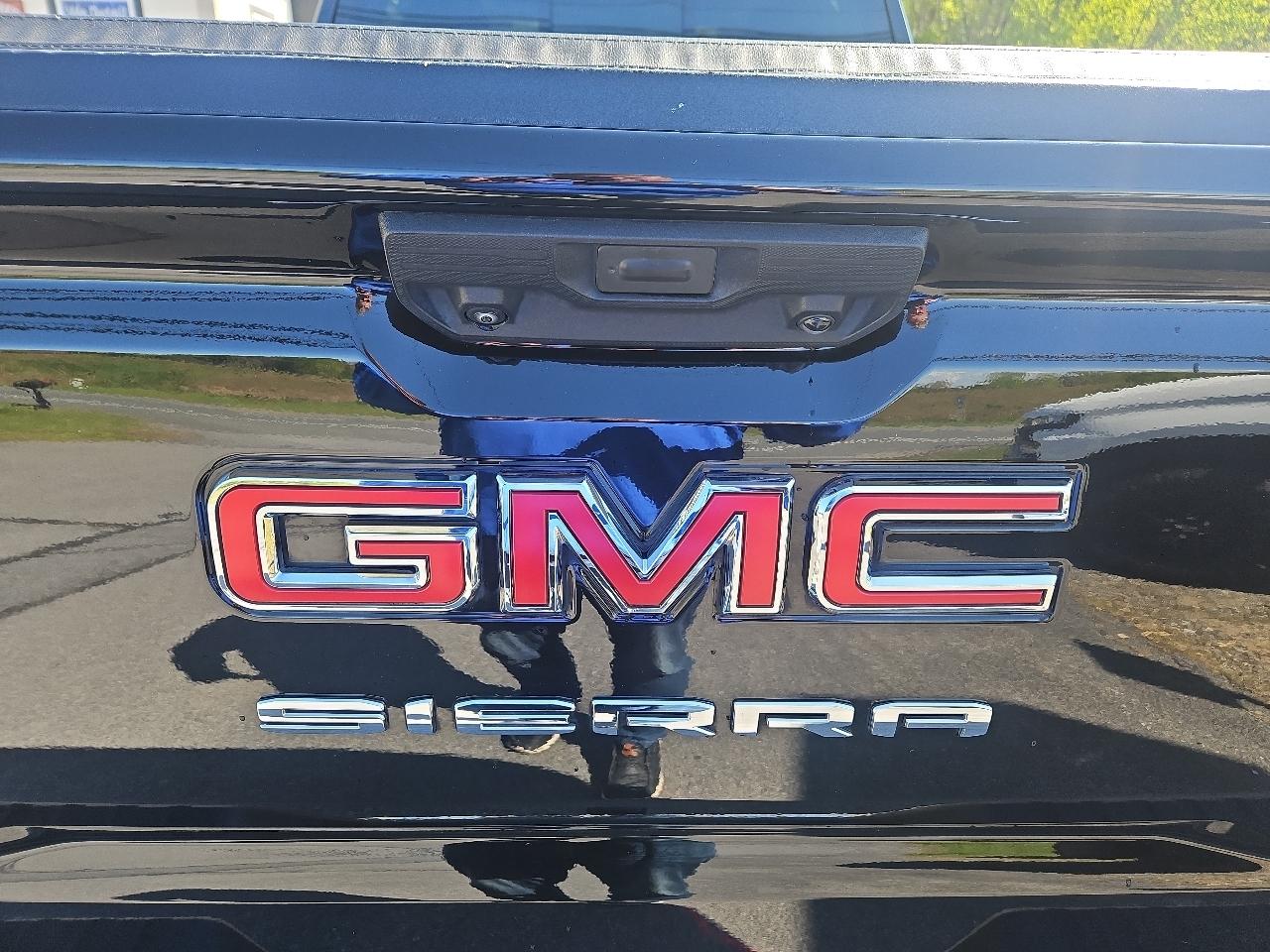 GMC Sierra 1500 4WD Crew Cab 157" SLE 2023