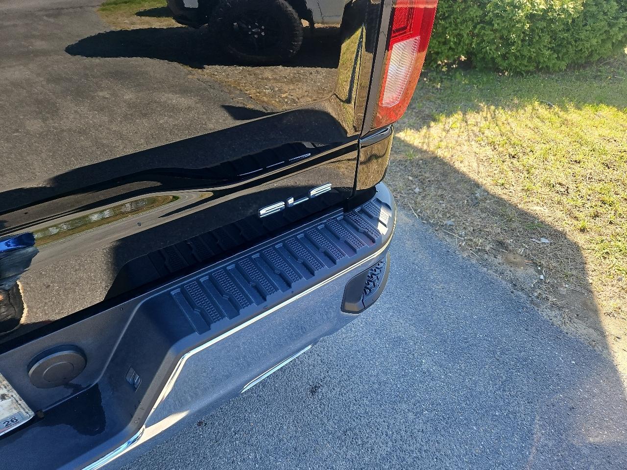 GMC Sierra 1500 4WD Crew Cab 157" SLE 2023