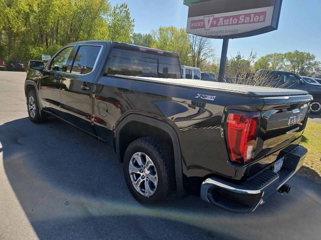 GMC Sierra 1500 4WD Crew Cab 157" SLE 2023