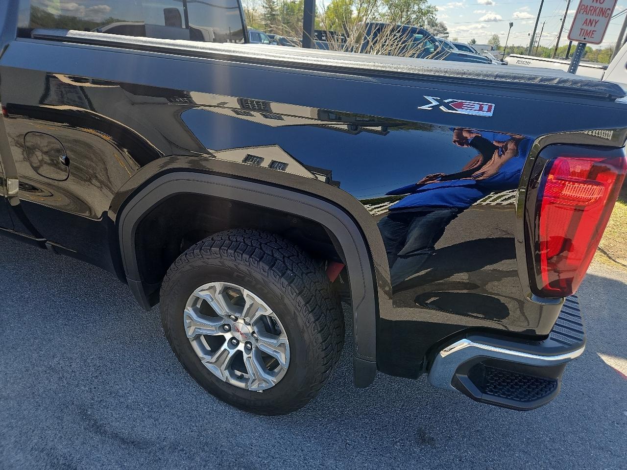 GMC Sierra 1500 4WD Crew Cab 157" SLE 2023