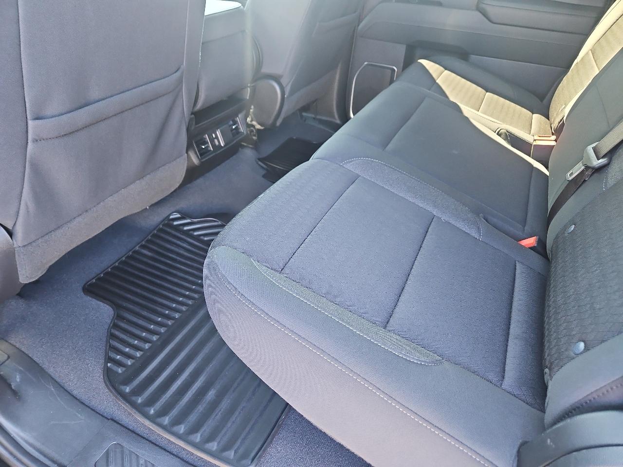 GMC Sierra 1500 4WD Crew Cab 157" SLE 2023