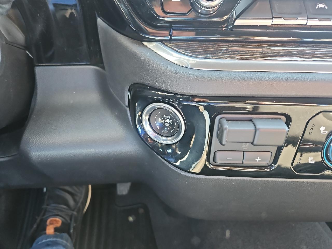 GMC Sierra 1500 4WD Crew Cab 157" SLE 2023