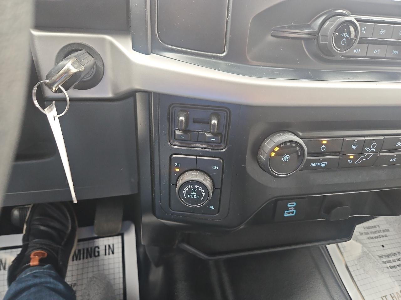 Ford F-150 XL 4WD SuperCrew 6.5' Box 2023