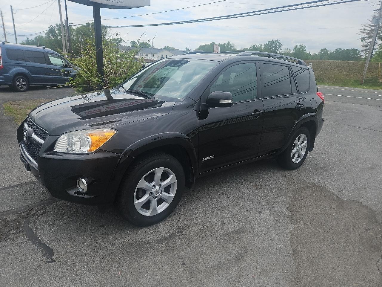 Toyota RAV4 4WD 4dr 4-cyl 4-Spd AT Ltd (Natl) 2011