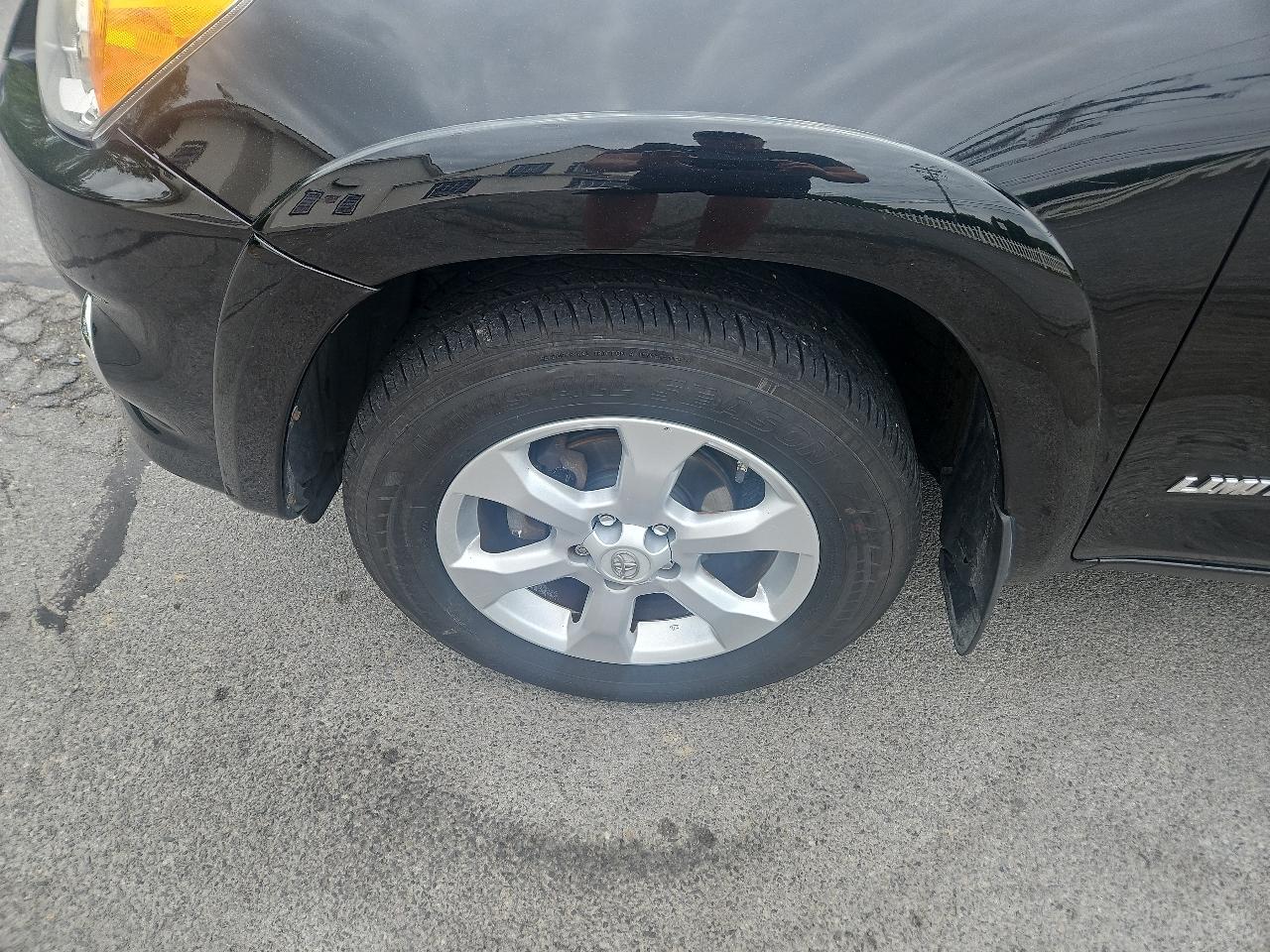 Toyota RAV4 4WD 4dr 4-cyl 4-Spd AT Ltd (Natl) 2011