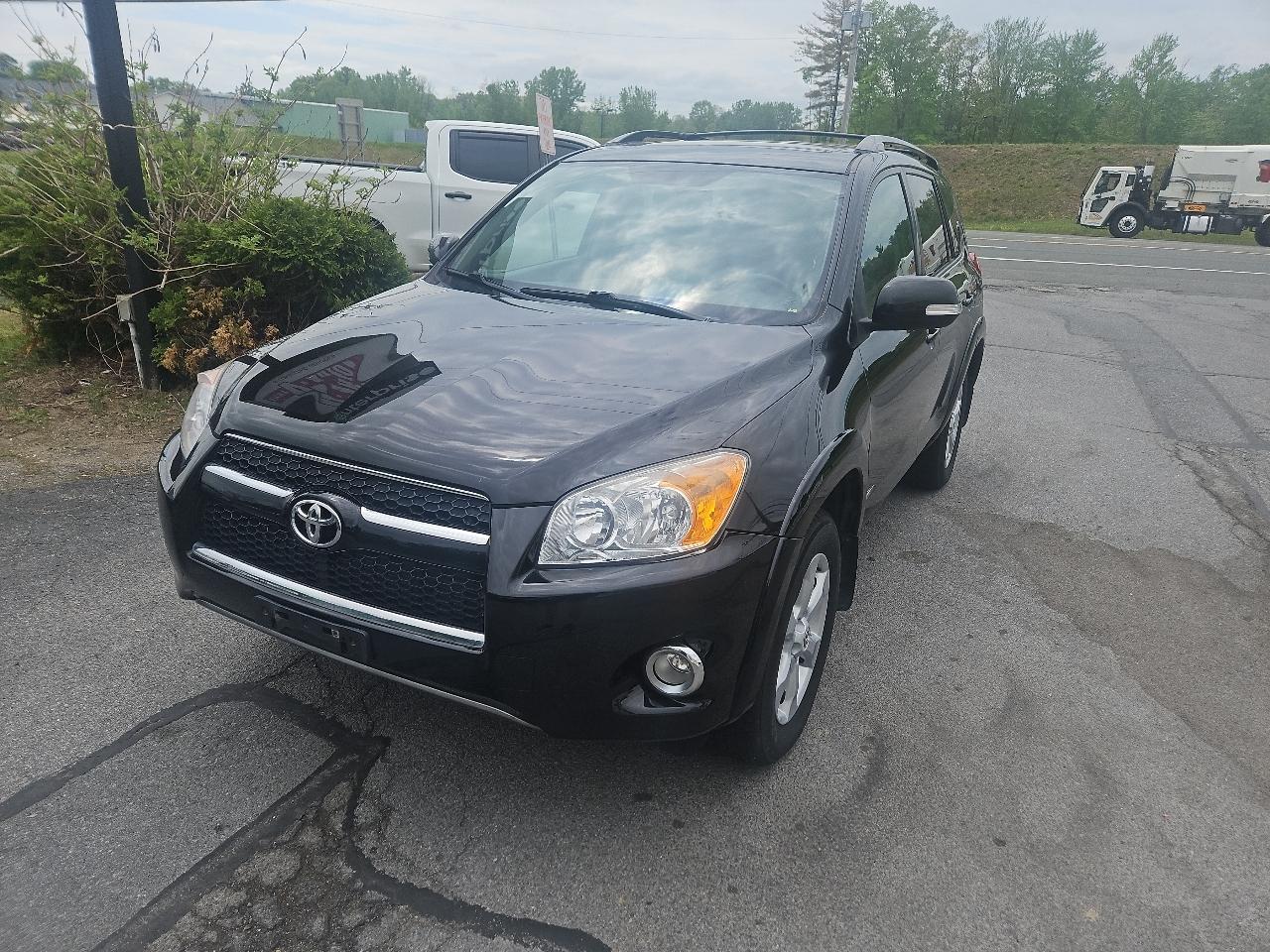 Toyota RAV4 4WD 4dr 4-cyl 4-Spd AT Ltd (Natl) 2011