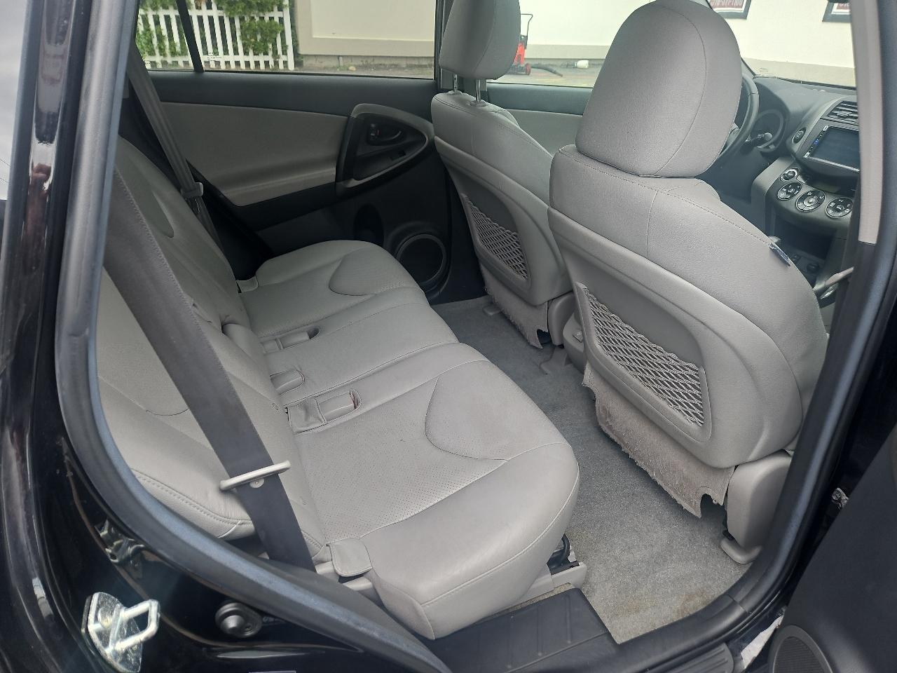 Toyota RAV4 4WD 4dr 4-cyl 4-Spd AT Ltd (Natl) 2011