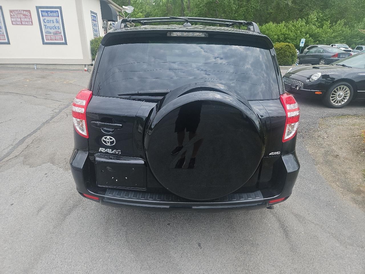Toyota RAV4 4WD 4dr 4-cyl 4-Spd AT Ltd (Natl) 2011