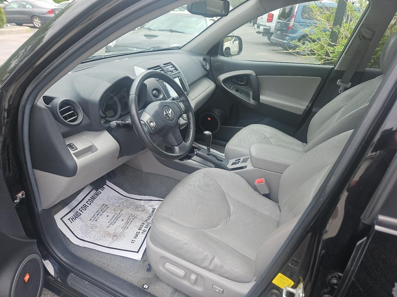 Toyota RAV4 4WD 4dr 4-cyl 4-Spd AT Ltd (Natl) 2011