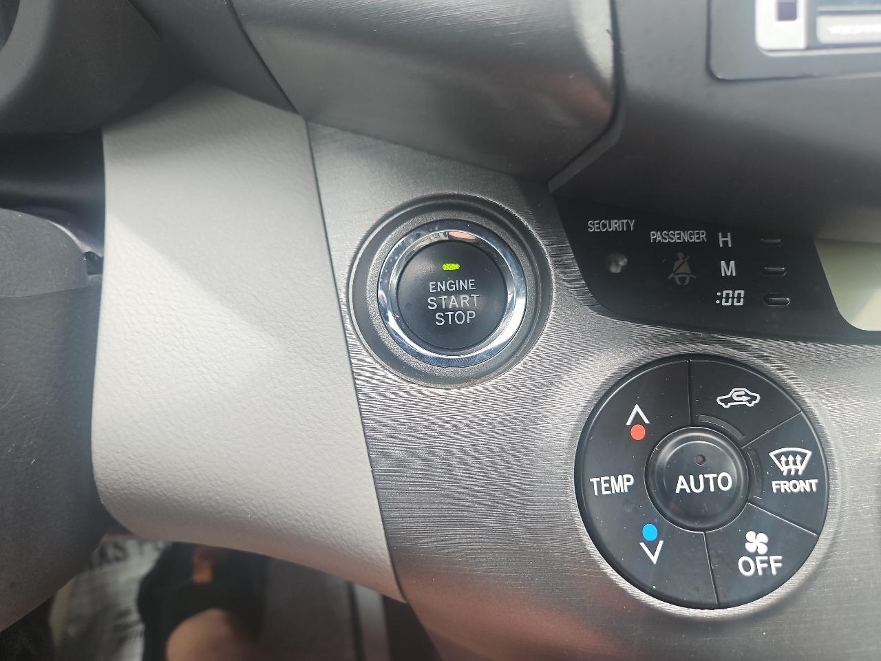 Toyota RAV4 4WD 4dr 4-cyl 4-Spd AT Ltd (Natl) 2011