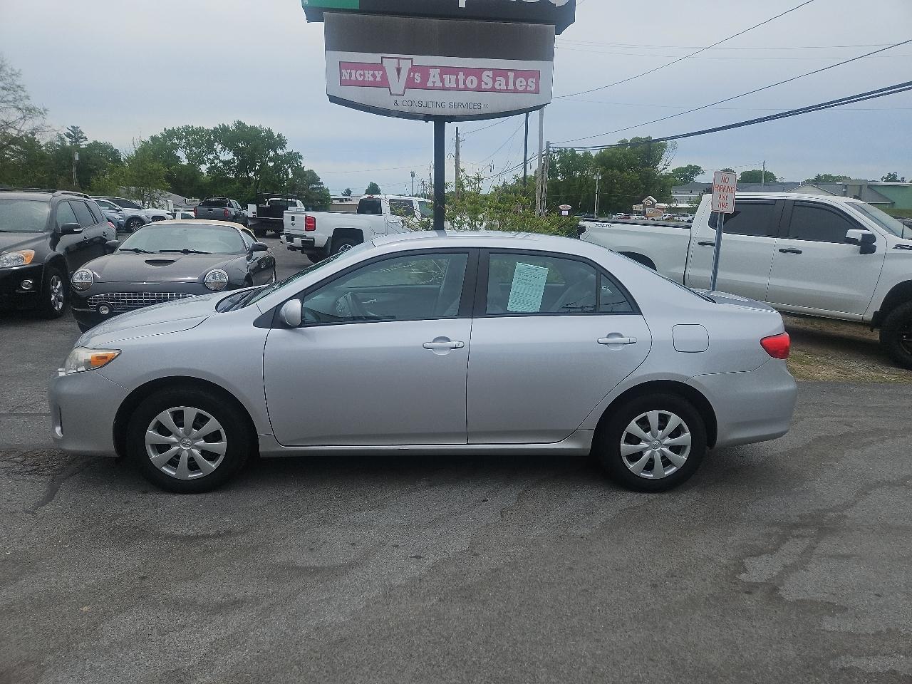 Toyota Corolla 4dr Sdn Auto LE (Natl) 2011