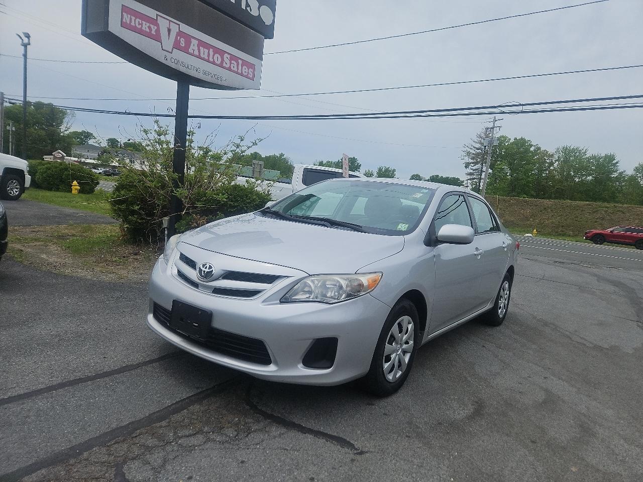 Toyota Corolla 4dr Sdn Auto LE (Natl) 2011