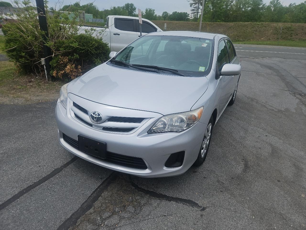 Toyota Corolla 4dr Sdn Auto LE (Natl) 2011