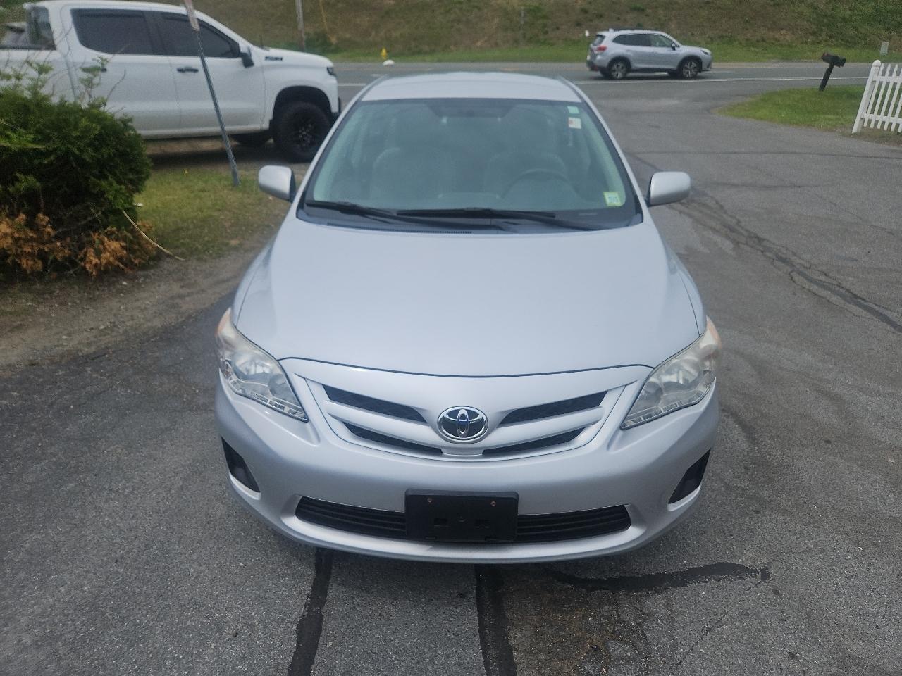 Toyota Corolla 4dr Sdn Auto LE (Natl) 2011