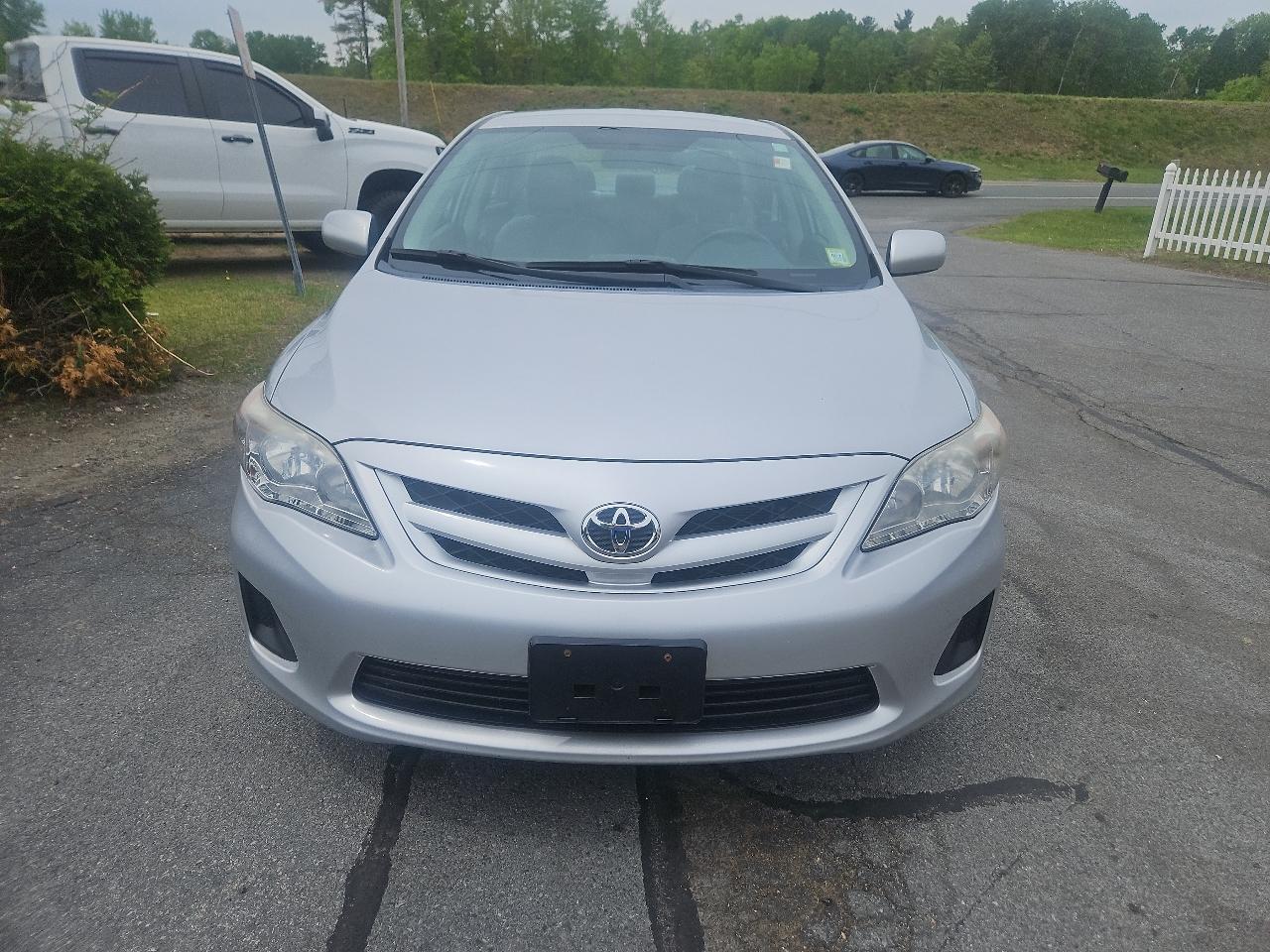 Toyota Corolla 4dr Sdn Auto LE (Natl) 2011