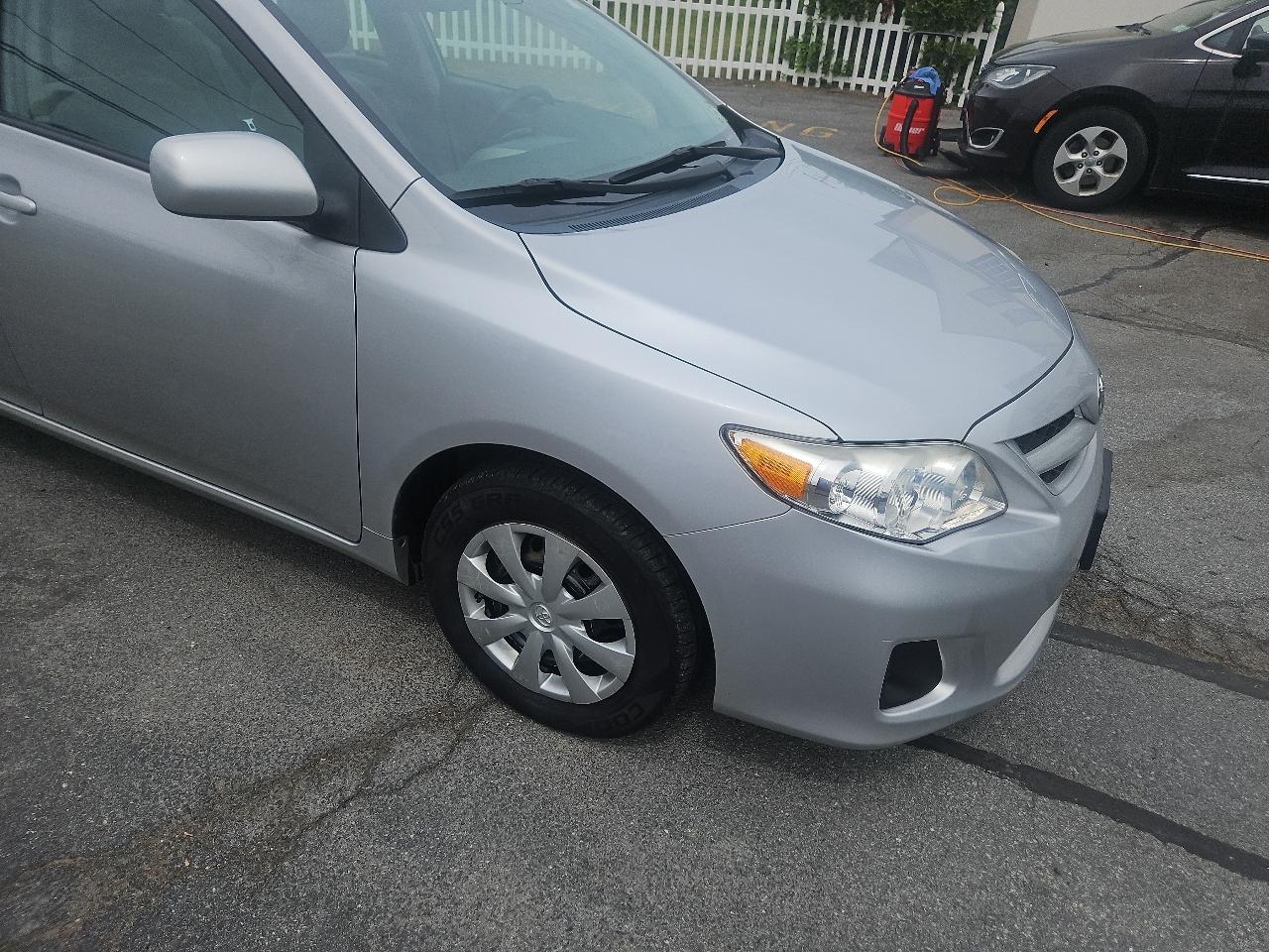 Toyota Corolla 4dr Sdn Auto LE (Natl) 2011