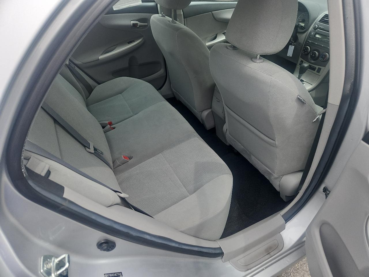 Toyota Corolla 4dr Sdn Auto LE (Natl) 2011