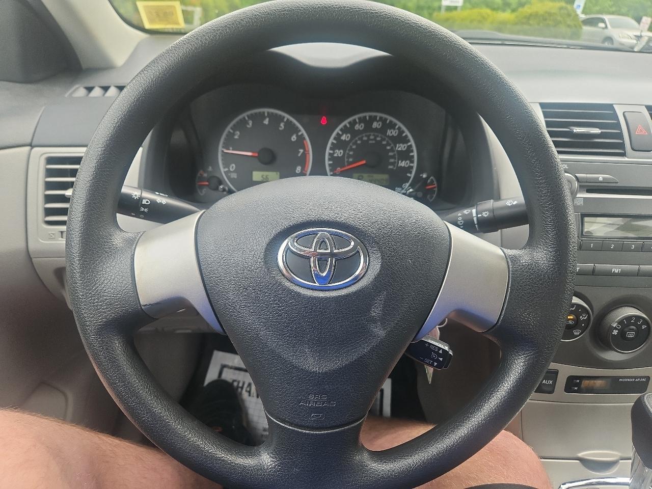 Toyota Corolla 4dr Sdn Auto LE (Natl) 2011