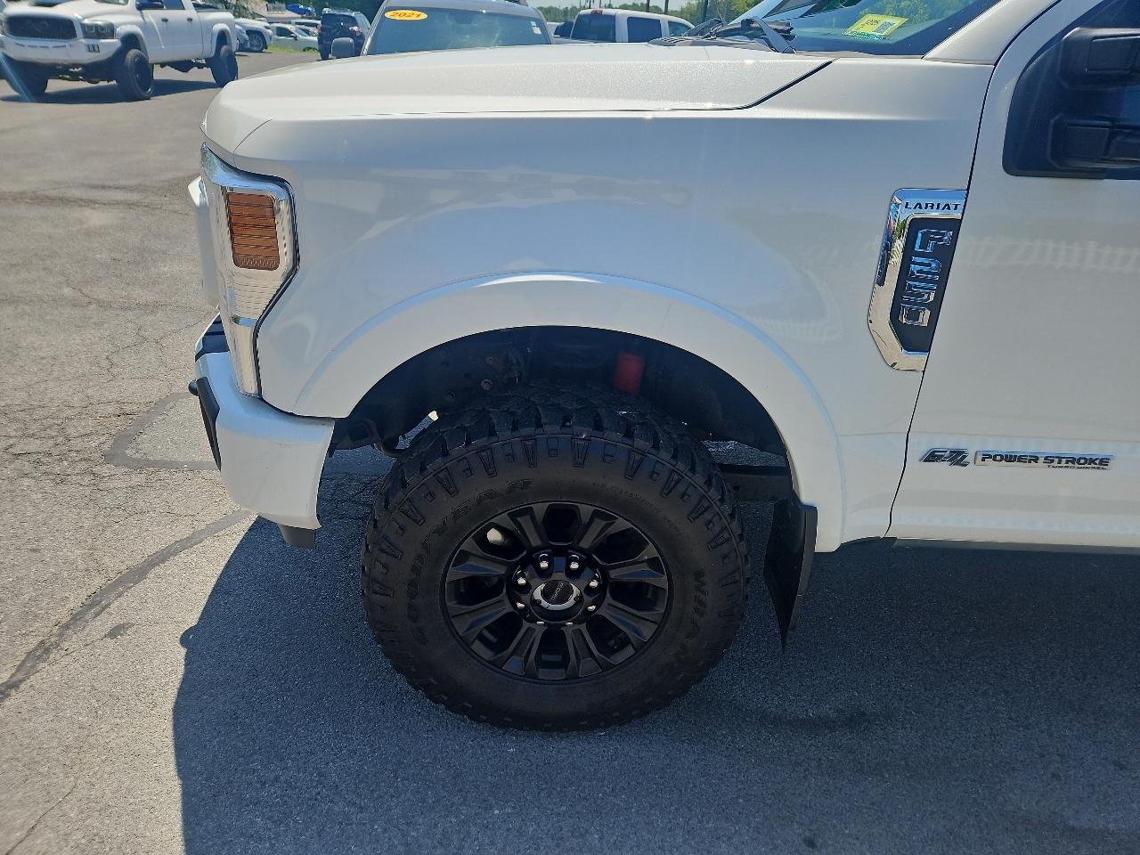 Ford Super Duty F-250 SRW Lariat 4WD Crew Cab 6.75' Box 2022