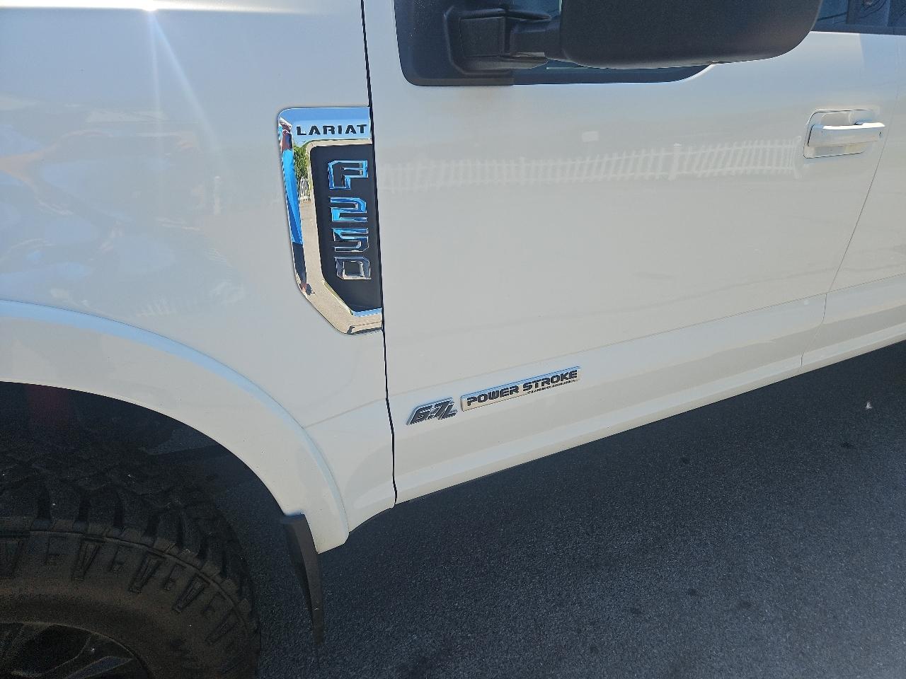 Ford Super Duty F-250 SRW Lariat 4WD Crew Cab 6.75' Box 2022