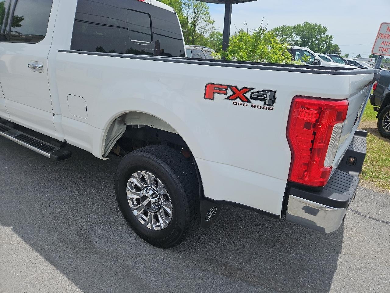 Ford Super Duty F-250 SRW Lariat 4WD Crew Cab 6.75' Box 2019